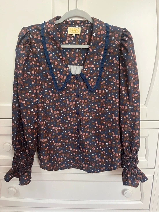 SSYS Gemma Peter Pan
Collared Long Sleeve Blue Floral Top NWOT Medium - Picture 4 of 9